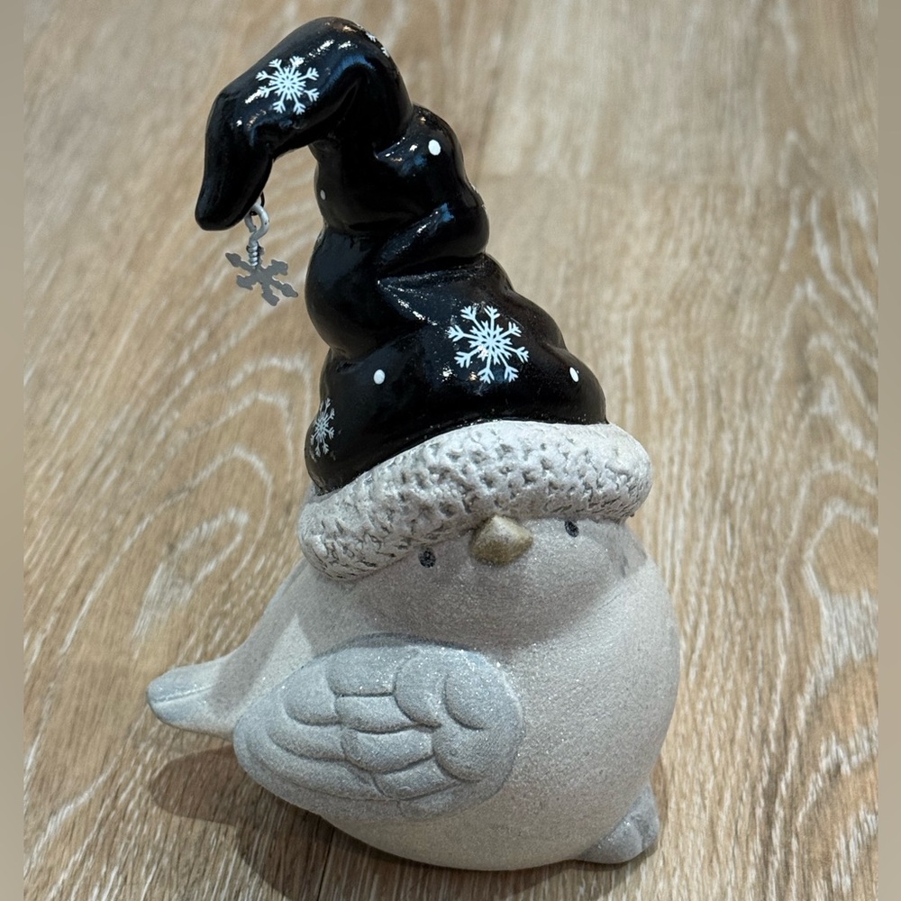 NWOT Hallmark Ceramic Winter Bird Figurine Snowflake Hat